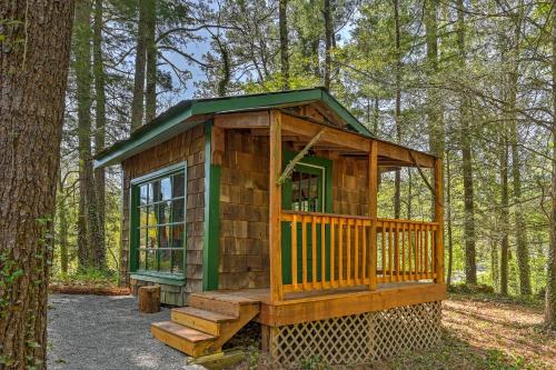 Unique Cabin With Hot Tub Close to Town in Leicester, USA