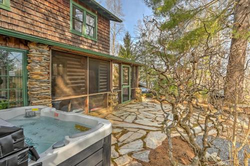 Unique Cabin With Hot Tub Close to Town in Leicester, USA