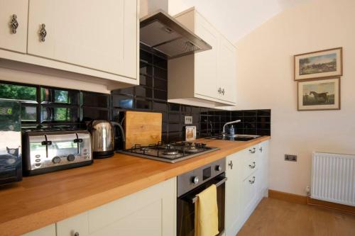 The Tack Room - rural boutique retreat for two in Angmering