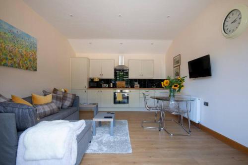 The Tack Room - rural boutique retreat for two in Angmering