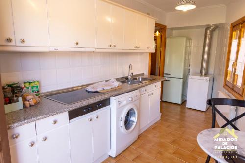 Konyha, Mirador de Palacios- céntrico con vistas y parking cerca (Mirador de Palacios- centrico con vistas y parking cerca) in Albarracin