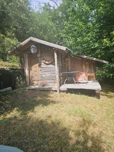 Cabane insolite gîte à louer Saint-Germain-de-Calberte