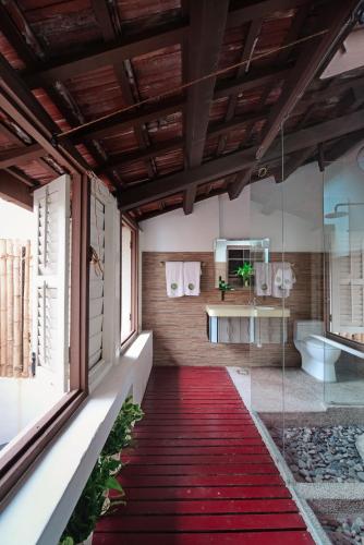 Bathroom, Sarang Paloh Heritage Stay and Event Hall in Kampung Kuchai