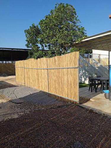 Balkons/terase, וילת הנחלה למשפחות Nahala Villa in Shadmot Dvora