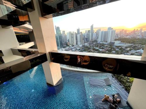 Cozy & Spacious 2BR Penthouse in Makati