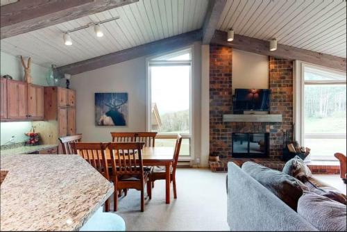 Enclave 305, Snowmass Ski-In/Ski-Out Condo w/Shared Pool/Hot Tub