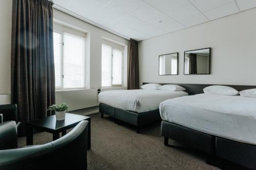 Queen Hotel - image 8