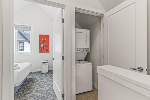 Two-Bedroom Apartment - Self Check-In  image 2