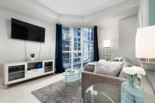 Modern Condo 1 BD 1BA with a Sofabed Downtown, Toronto