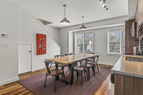Three-Bedroom Apartment - Self Check-In  image 9