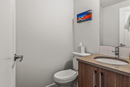 Three-Bedroom Apartment - Self Check-In  image 5