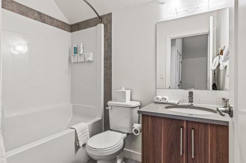 Three-Bedroom Apartment - Self Check-In  image 3