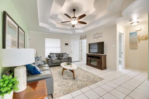 Pet-Friendly Edinburg Apartment with Pool Access!