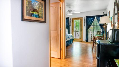 Red Horse Vineyard B&B - image 9
