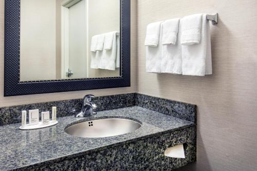 Fairfield Inn & Suites Lancaster