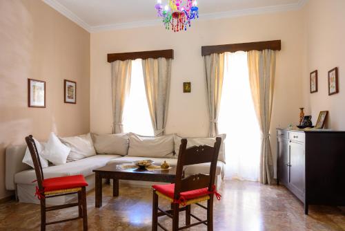 Mansion House in Neapoli