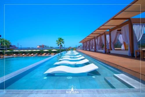 Úszómedence, Nirvana Resort & Spa in Fushë-Krujë