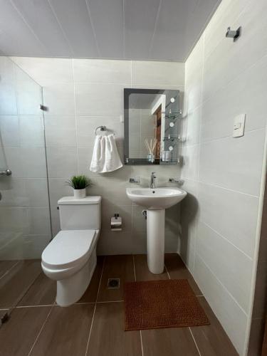 Blue Gem Retreat 3BR Apartment w Modern Amenities