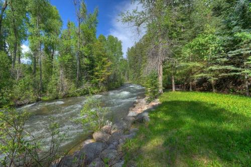 235 Verde Lane Hideaway River Cabin in Vallecito, USA