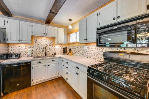 Coconino Cabin with Kayaks about 13 Mi to Reservoir