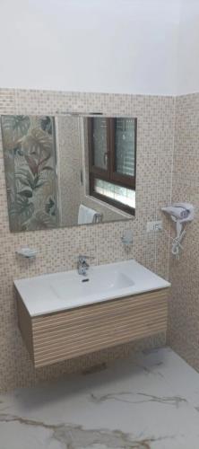 King Suite with Balcony image 10