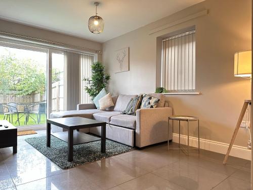 New Stylish House - Sleeps 7 - Free Parking - Contractors Welcome - Wifi, Birmingham (photo 2)