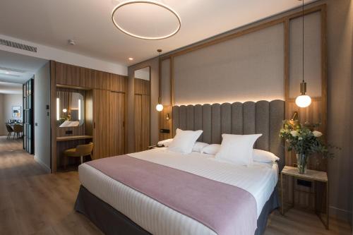 Hotel Giralda Center