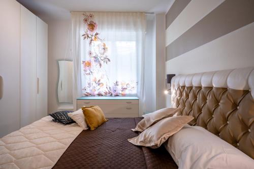 4 bedrooms, 5 beds