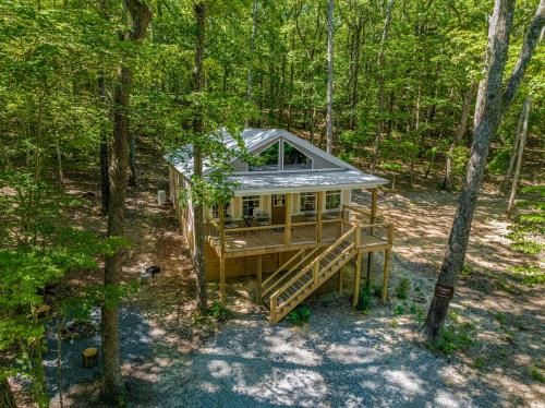 Coyote Cabin at Woodland Retreat at DeSoto beside DeSoto State Park - Fort Payne