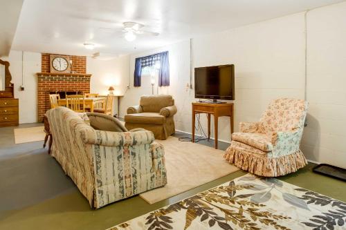 Updated Apt Less Than 6 miles to VA Military Institute - image 7