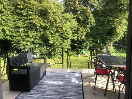 Kert, Domek pod lipami in Dwikozy