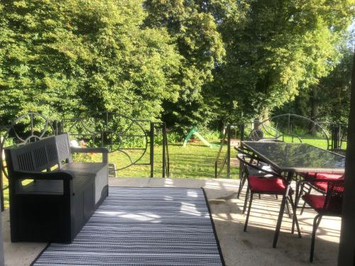 Erkély/terasz, Domek pod lipami in Dwikozy