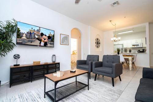 Enchanting Condo - 2 Miles to Disney - 203 thumb 2