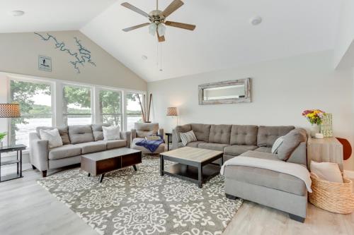 Dock and Sunset Views Lakeside Ozark Retreat! Dock and Sunset Views Lakeside Ozark Retreat!