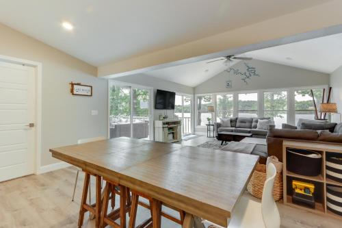 Dock and Sunset Views Lakeside Ozark Retreat! Dock and Sunset Views Lakeside Ozark Retreat!