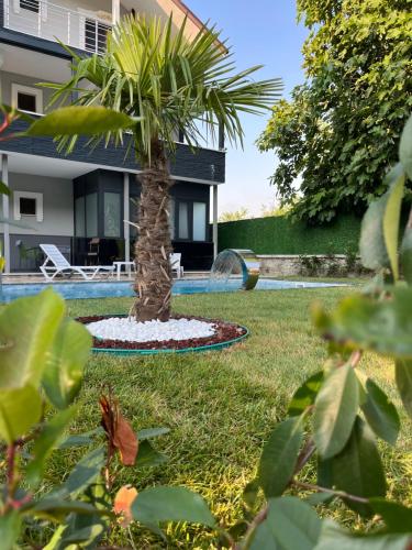 Villa with heated pool in large garden