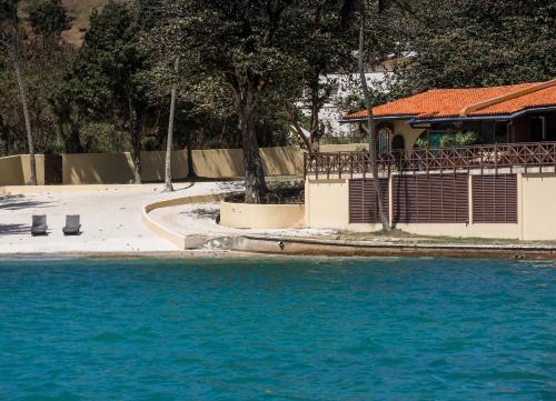 Secret Harbour Boutique Hotel and Marina - Crochu