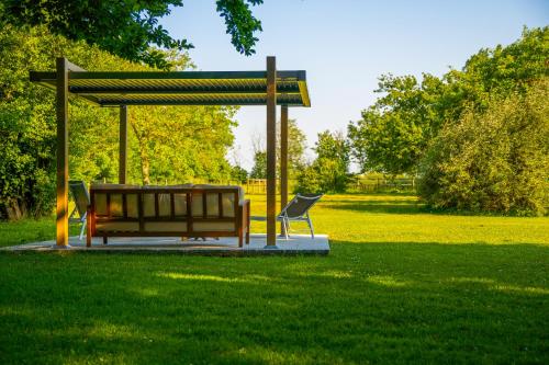 陽台/露台, Chambre au Château de St-Pierre-Brouck (Chambre au Chateau de St-Pierre-Brouck) in 聖皮埃爾布魯克