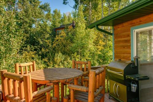Star Valley Ranch Cabin Rental with Private Hot Tub! in Thayne, USA