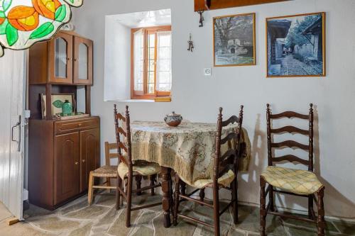 Monodendri Vintage House in 모노덴드리언