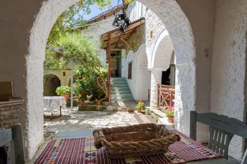 Monodendri Vintage House in 모노덴드리언