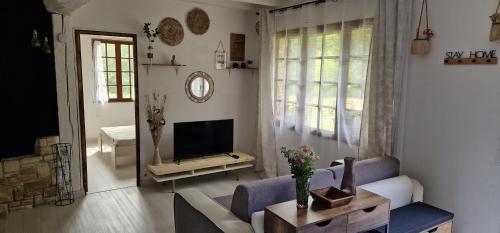 Közös társalgó / TV, Maison charmante climatisée avec aire de jeu à 35 minutes de Disneyland Paris (Maison charmante climatisee avec aire de jeu a 35 minutes de Disneyland Paris) in Saint-Ouen-sur-Morin