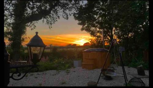 Nefoedd Romantic Shepherds Hut