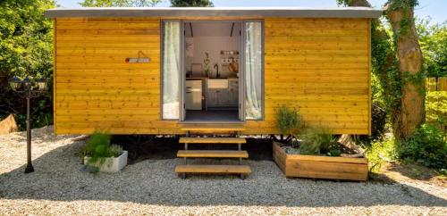 Nefoedd Romantic Shepherds Hut