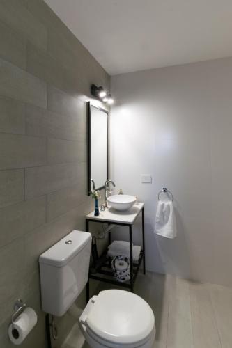 One-Bedroom Apartment image 10