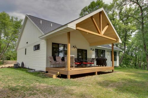 Lakefront Retreat in Alexandria with Kayaks and Dock in Alexandria, USA