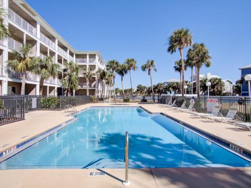 Ground floor condo walking distance to the Beach