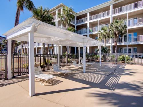 Ground floor condo walking distance to the Beach