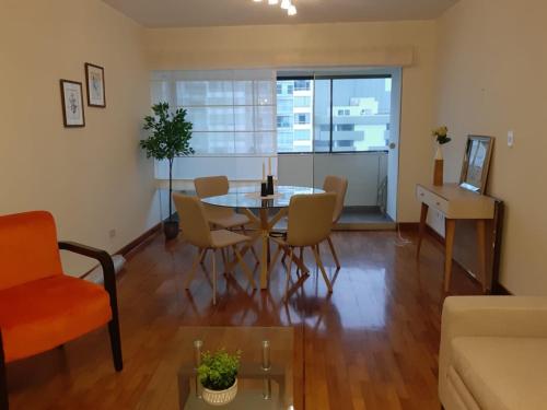 Acogedor Dpto en Miraflores de 90 m2 y 2 cuartos