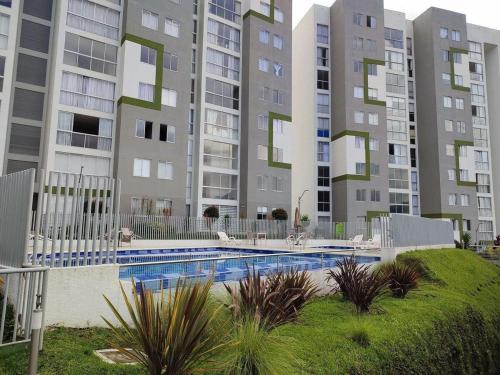 GURUS FR | Cómodo y Amplio apartamento con piscina en D/das